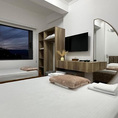 Lola'S Rooms Gjirokastër 外观 照片