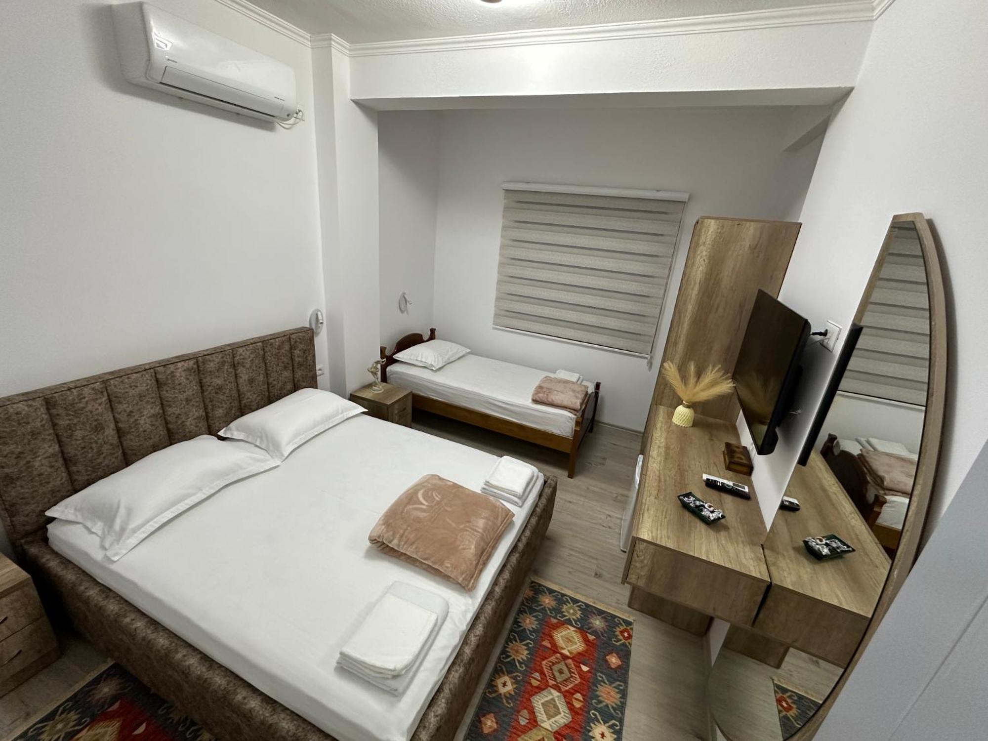 Lola'S Rooms Gjirokastër 外观 照片