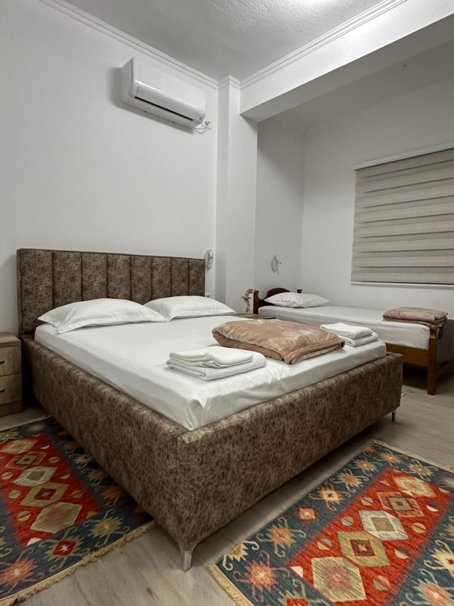 Lola'S Rooms Gjirokastër 外观 照片