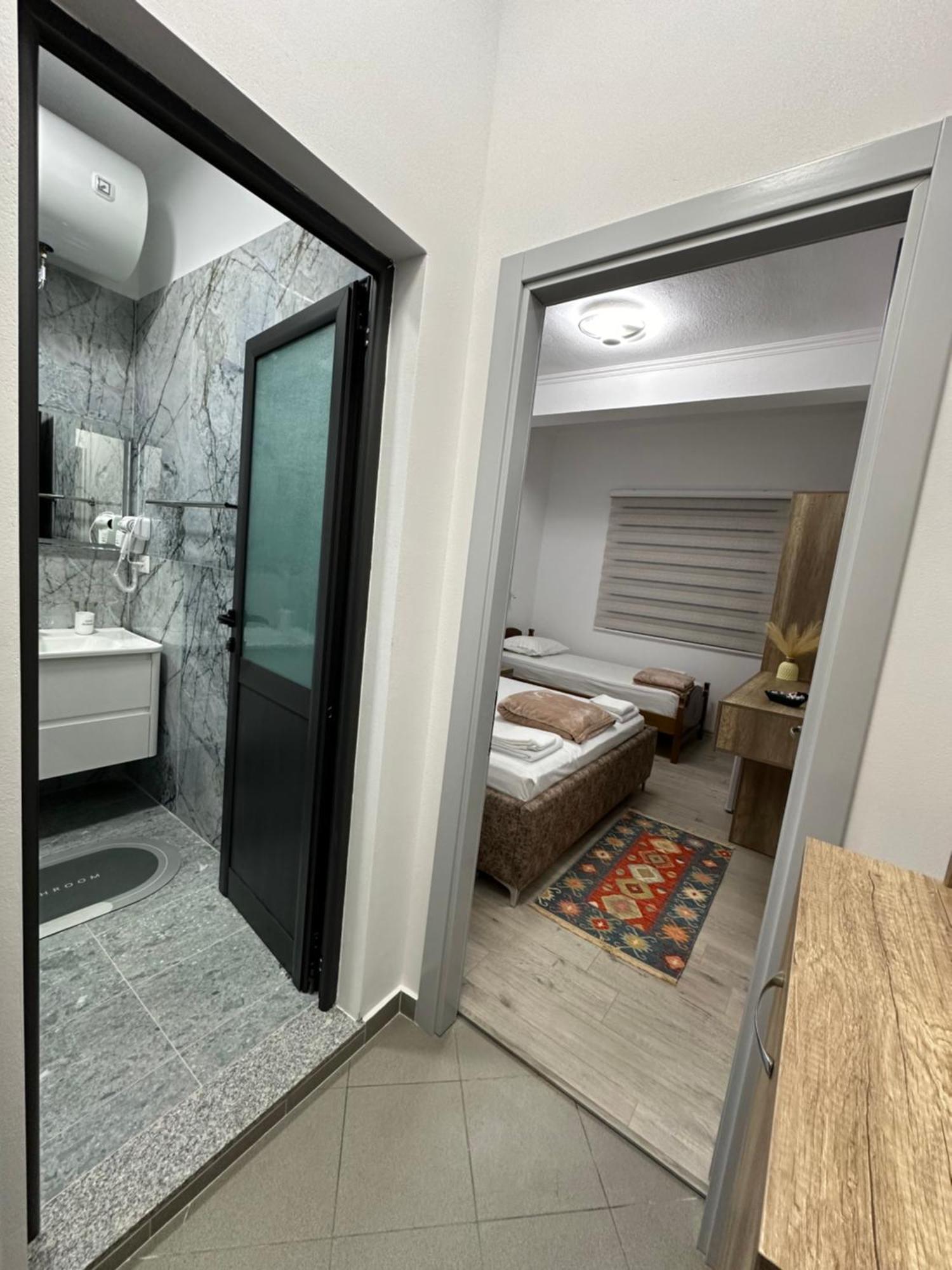 Lola'S Rooms Gjirokastër 外观 照片