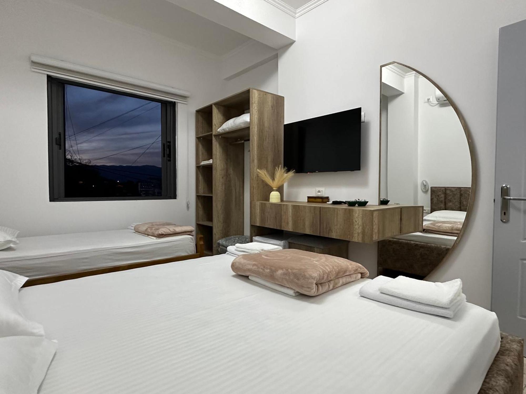 Lola'S Rooms Gjirokastër 外观 照片