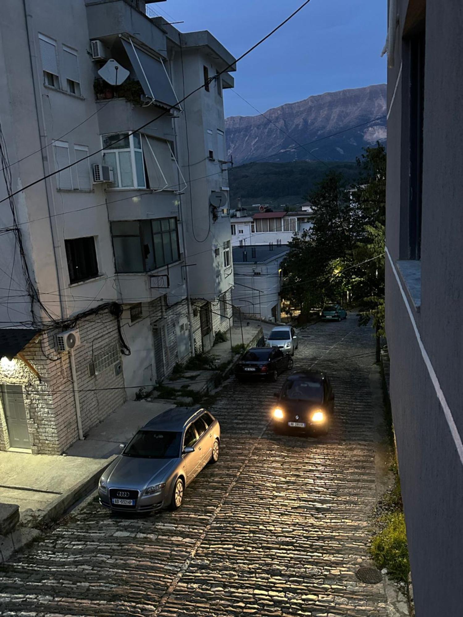 Lola'S Rooms Gjirokastër 外观 照片