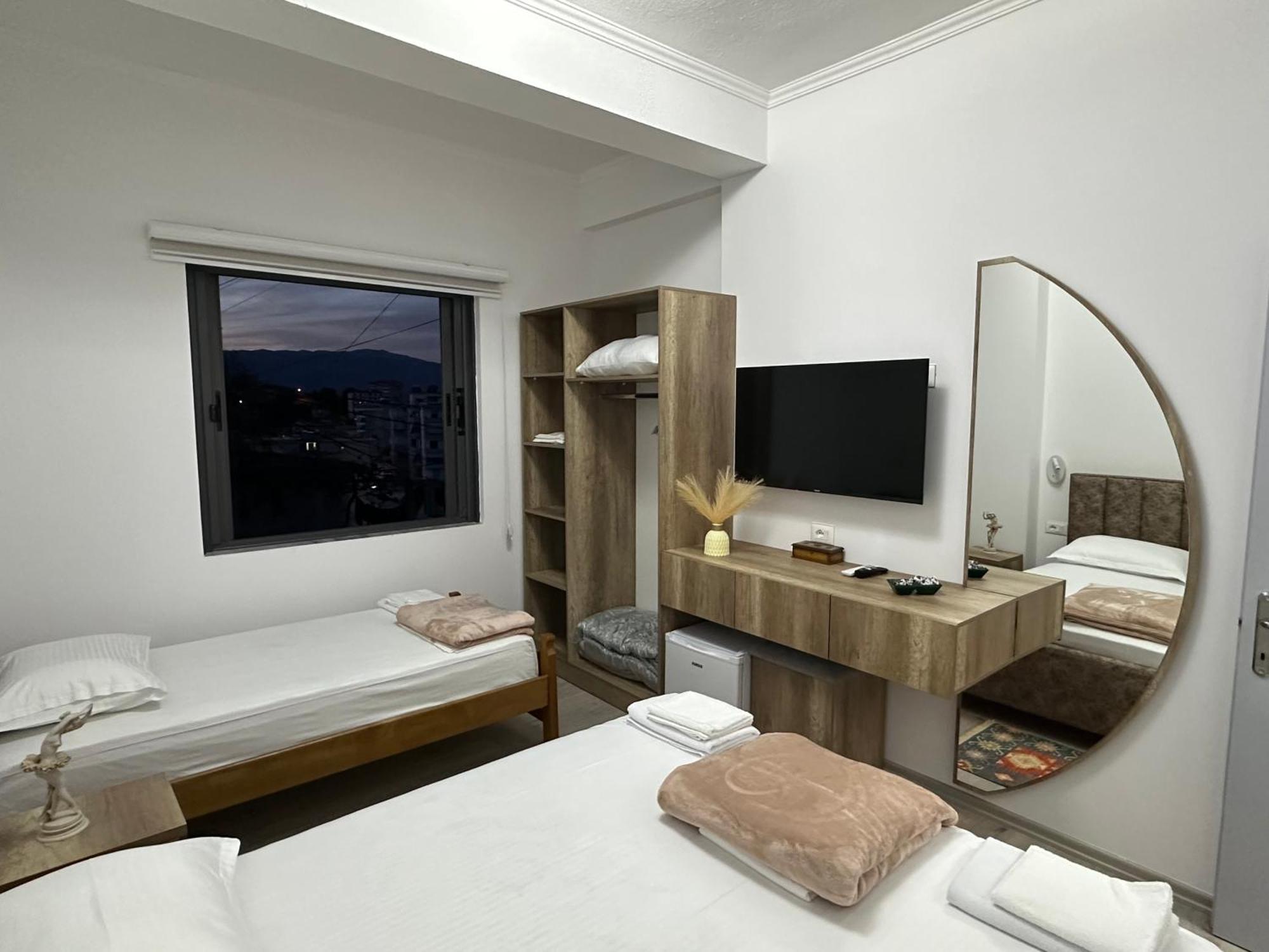 Lola'S Rooms Gjirokastër 外观 照片