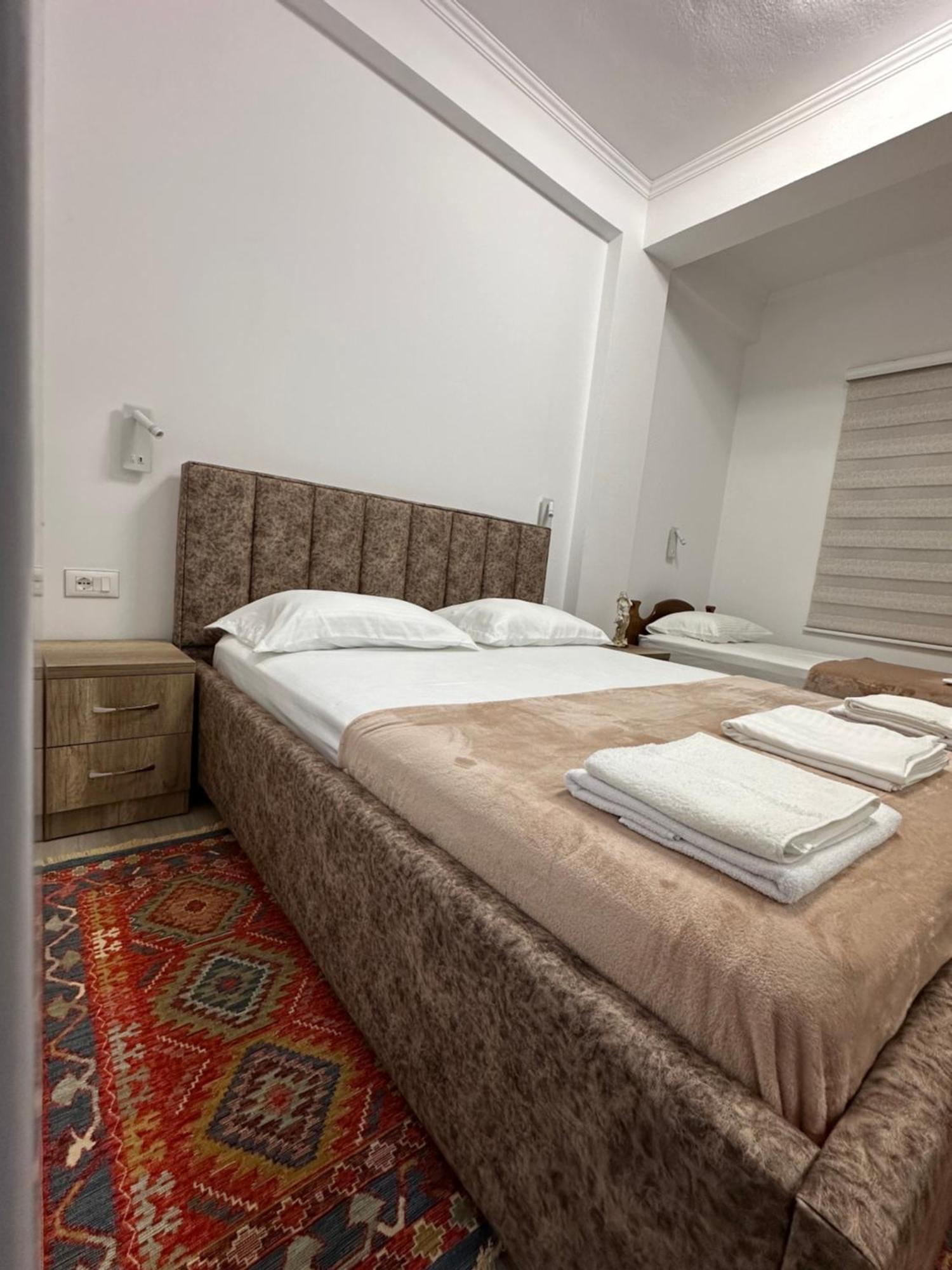 Lola'S Rooms Gjirokastër 外观 照片