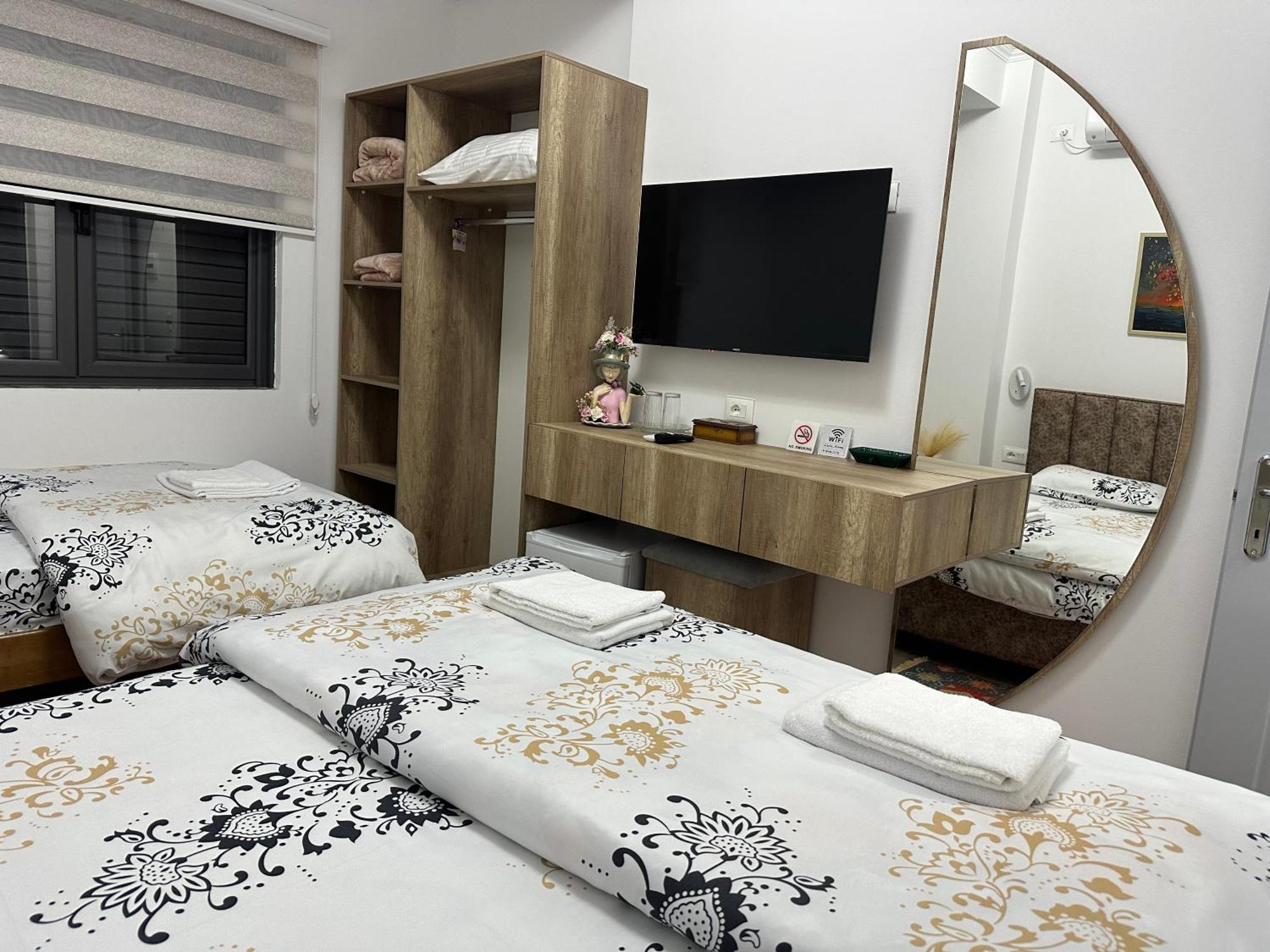 Lola'S Rooms Gjirokastër 外观 照片