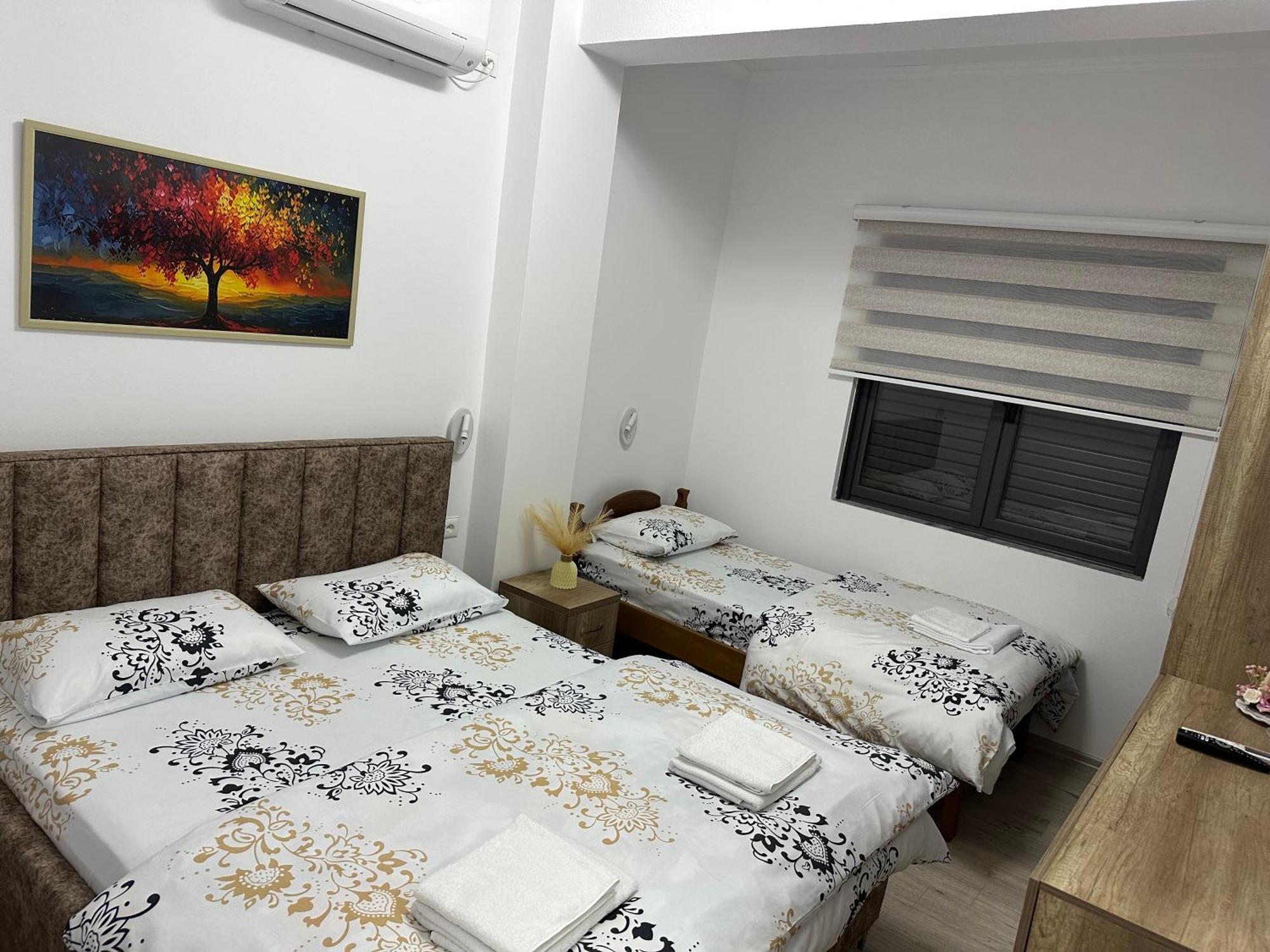 Lola'S Rooms Gjirokastër 外观 照片